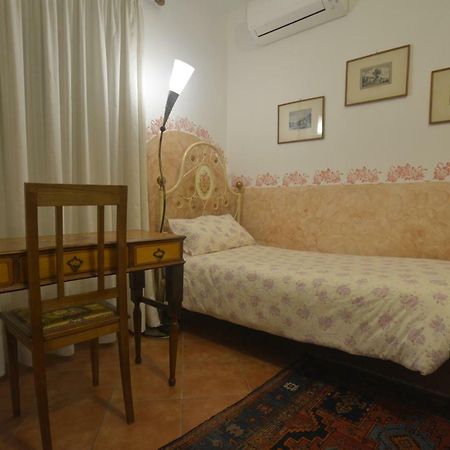 Borgo Della Rocca Bed and Breakfast Montemurlo Buitenkant foto
