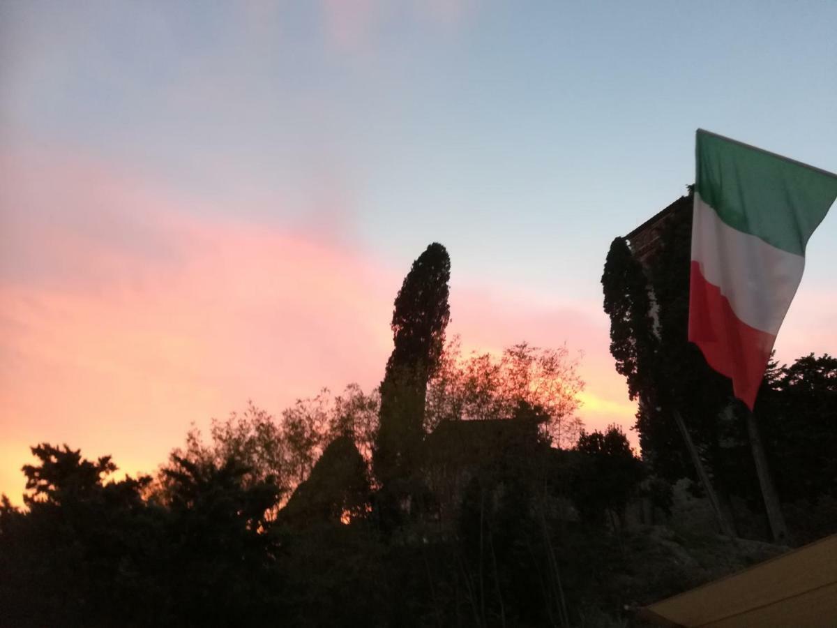 Borgo Della Rocca Bed and Breakfast Montemurlo Buitenkant foto